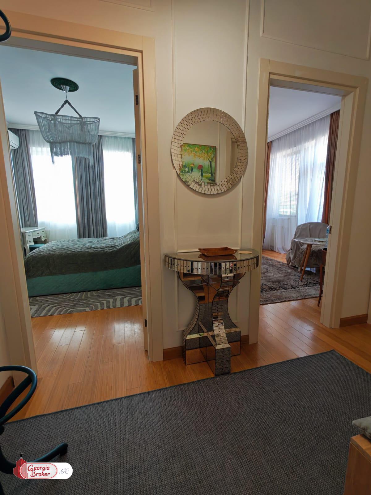 იყიდება ახალი გარემონტებული 3 ოთახიანი ბინა ვაკეში